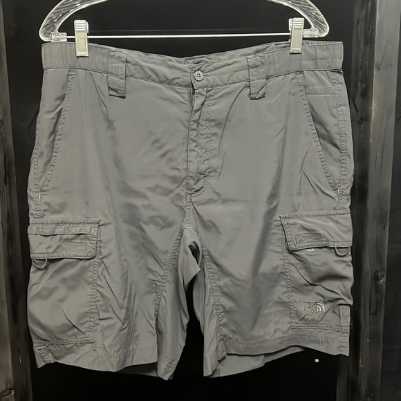 NORTH Face- dark gray nylon cargo shorts - Picture 1 of 6